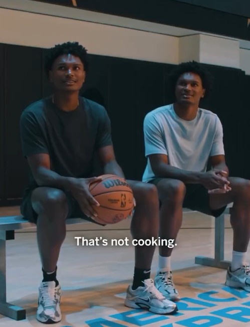 HuaTiHui-阿门自嘲厨艺：我的拿手好戏是用微波炉加热披萨