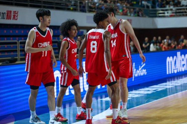 华体会体育-组个CP？朱正与广东混血女将共舞 他身高能达到1米9吗