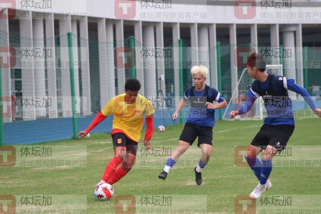 1711037944454094767.jpg 中国2005年龄段国青队与中乙新军深圳青年人队进行了一场热身赛。.jpg