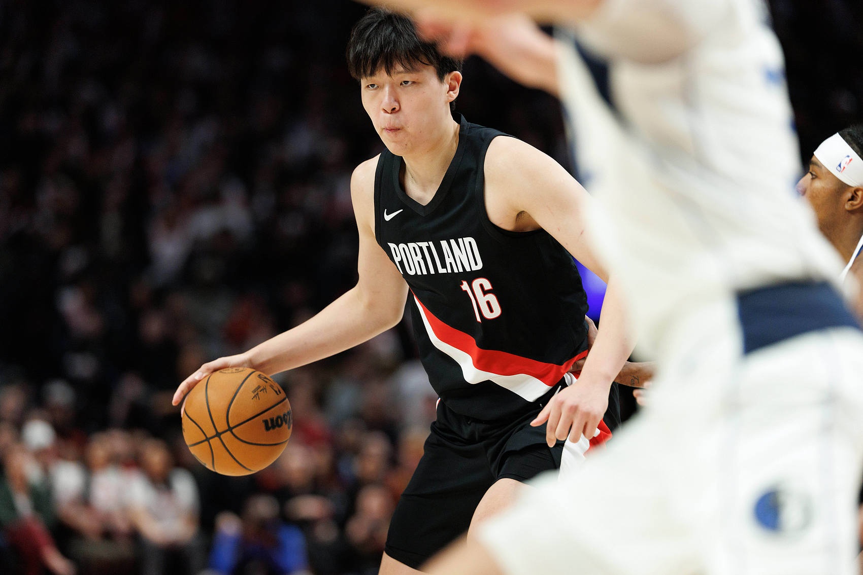 华体会官网-拓媒：杨瀚森是失误制造机 三分需提升 低位单打时动作可以简化下