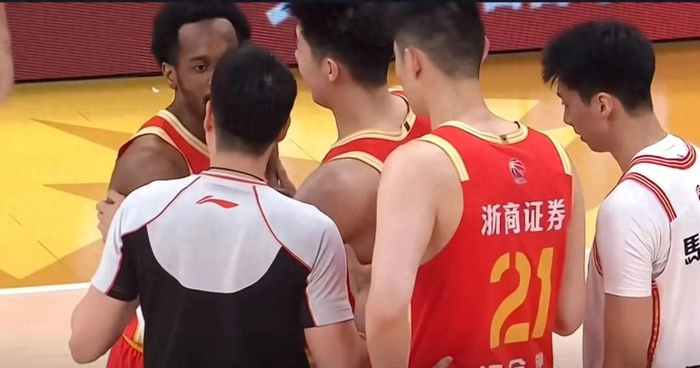 HuaTiHui-吹CBA，还得外籍裁判|本土裁判|东京奥运会|中国篮协|加藤誉树|nba_新浪体育_新浪新闻